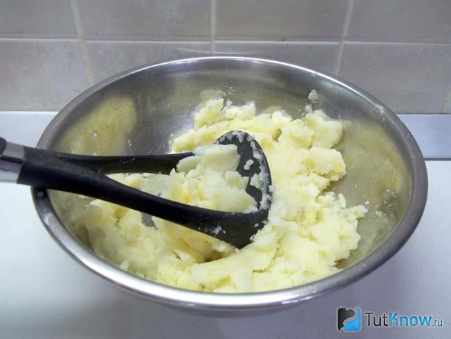 Картофель потолчен