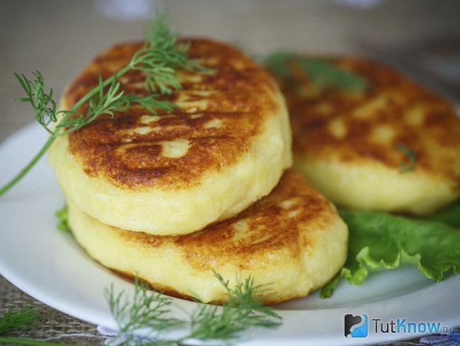 Картофельники с мясом и сыром
