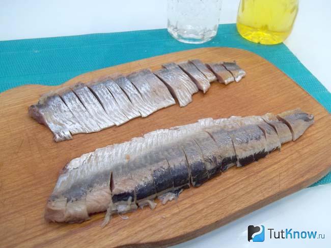 Филе рыба нарезано кусочками