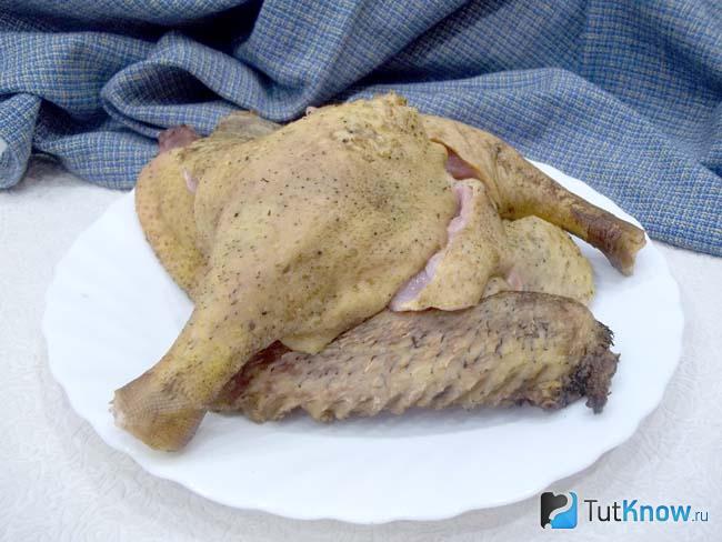 Утка нарезана кусками