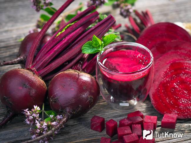 Смузи из свеклы с сельдереем и огурцом