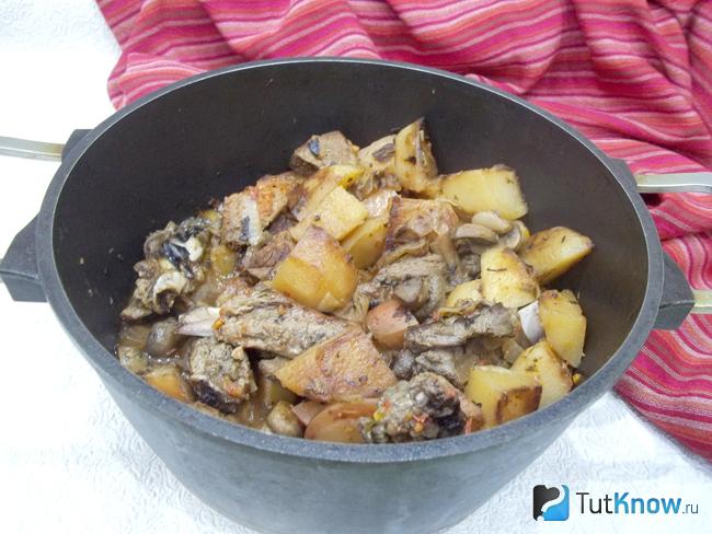 Продукты тушатся