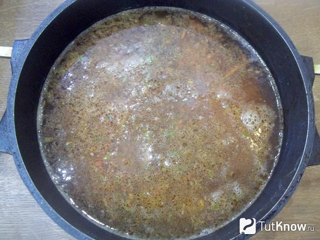 Продукты залиты бульоном