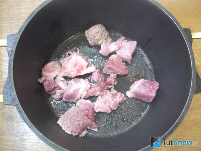 Мясо жарится