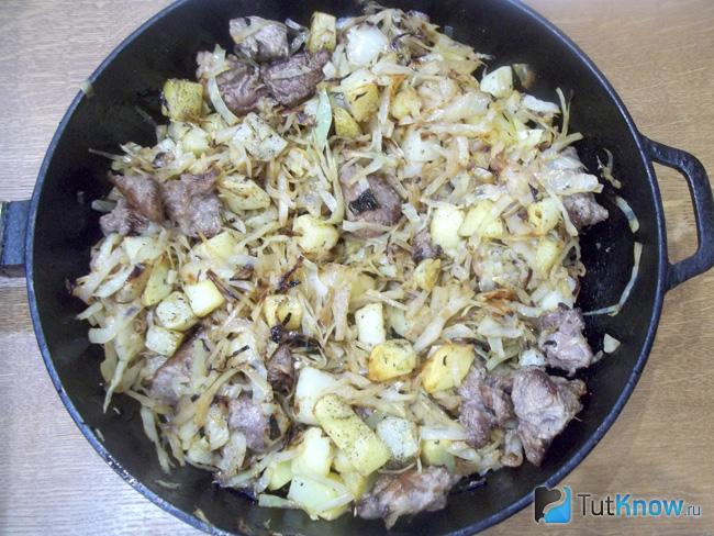 Продукты тушатся