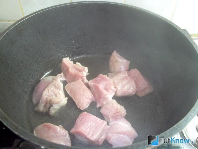 Мясо жарится