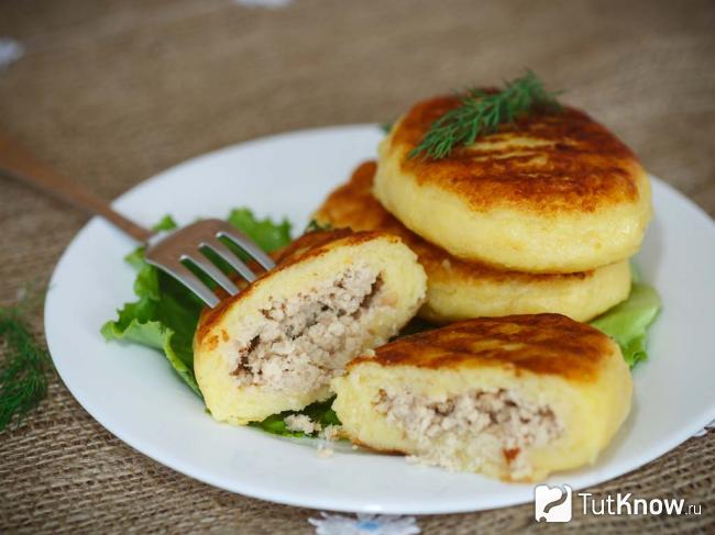 Готовые картофельники с мясом