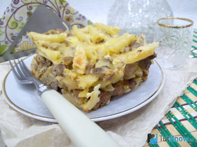 Готовый гратен из макарон со свининой