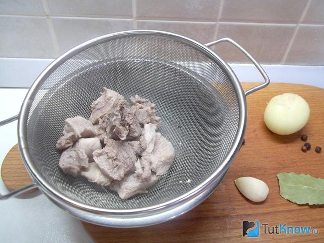 Мясо промыто под струей воды