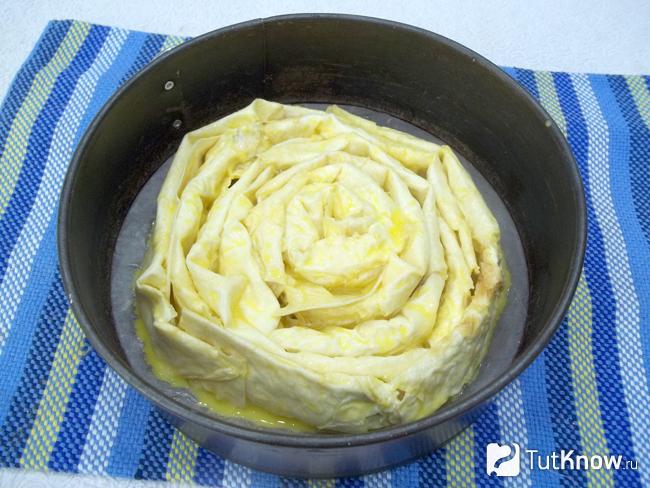 Яйцом залит пирог