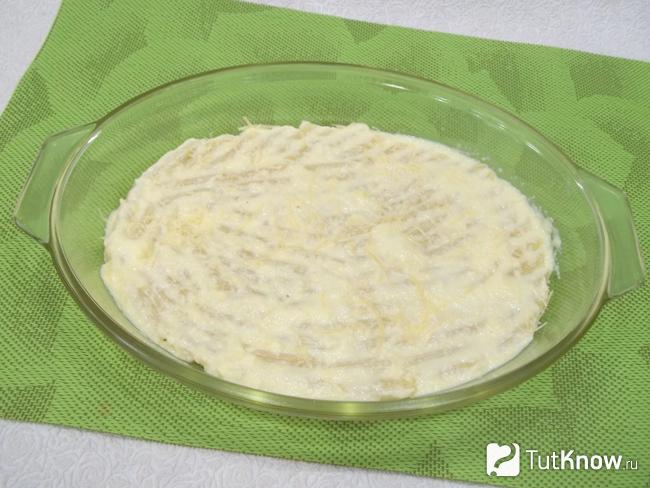 Макароны смазаны соусом
