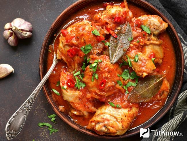 Приготовление курицы с томатами
