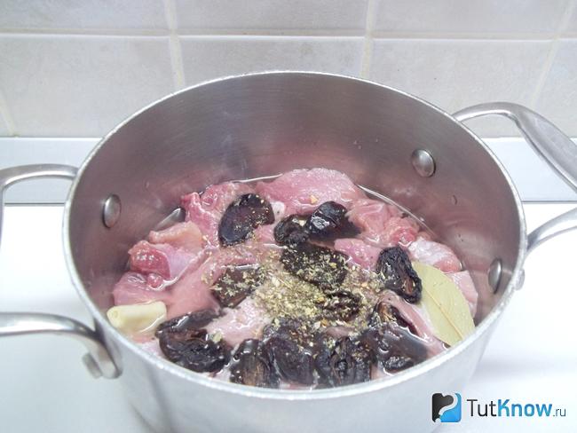 Продукты приправлены специями