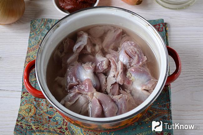 Куриные желудки в миске
