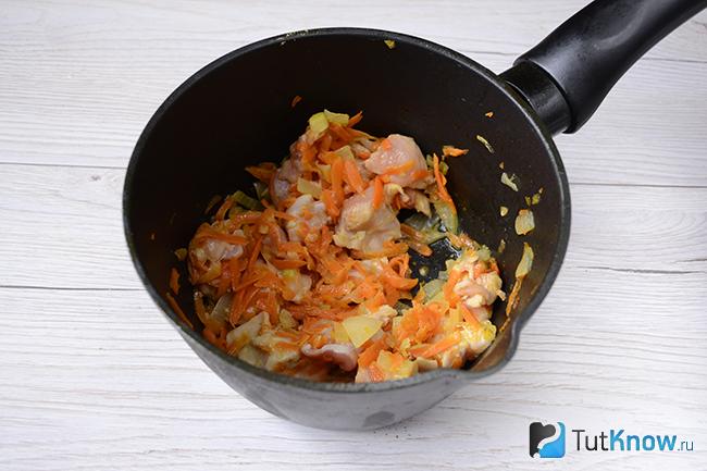 Добавление мяса к овощам