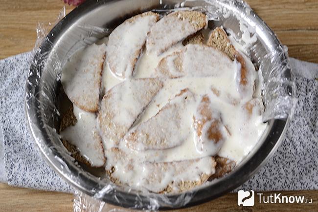 Пряники смазаны сметанным кремом