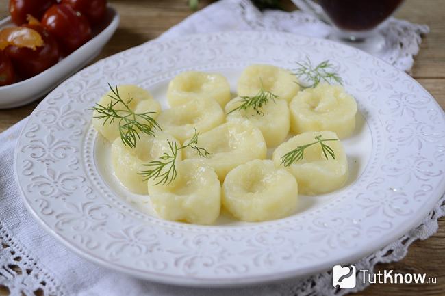 Картофельные клёцки с зеленью
