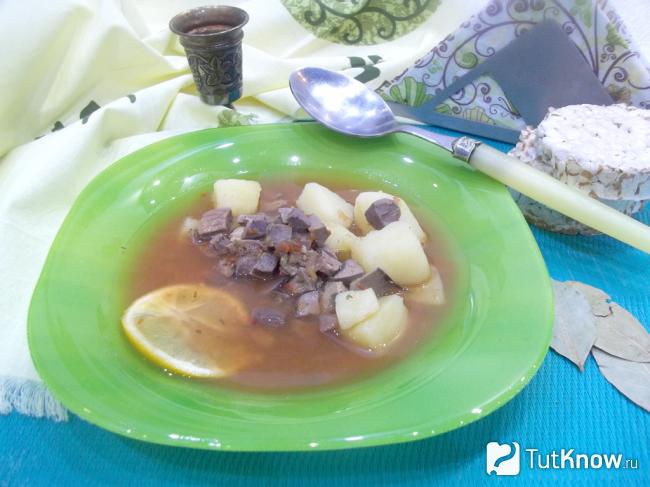 Готовые суп с почками и печенью