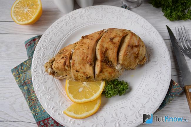 Порция запеченного куриного филе