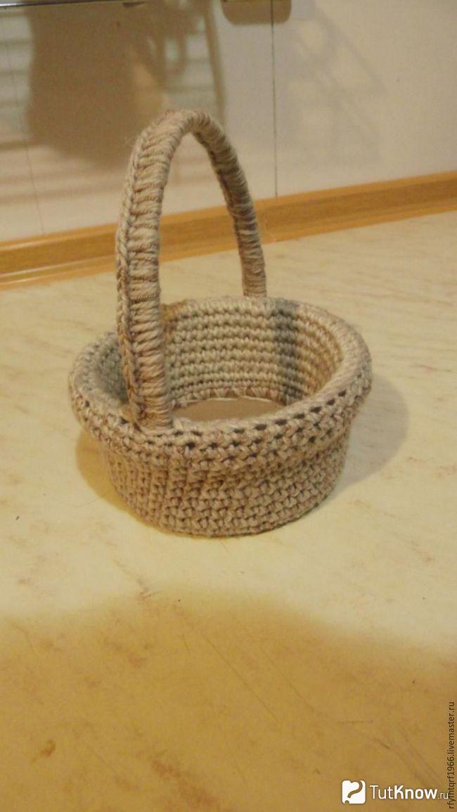 Готовая корзинка из пластикового ведёрка