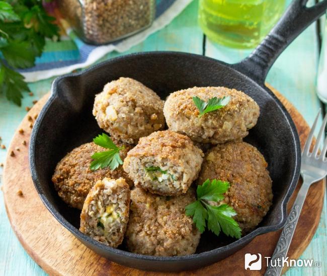 Гречневые котлеты со свиным фаршем и яичной начинкой