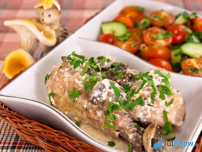 Индейка тушеная с грибами