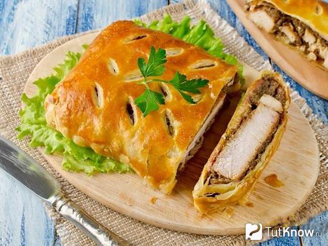 Филе индейки с грибами в тесте