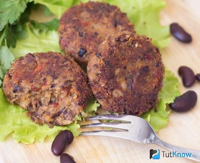 Котлеты из фасоли с овощами