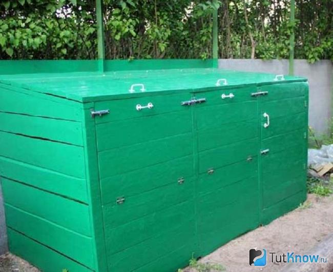 Зелёный трёхсекционный компостер