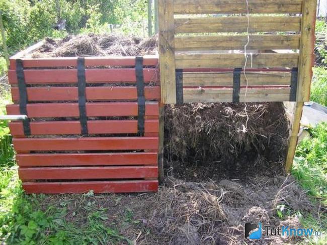 Два короба для компостера крупным планом