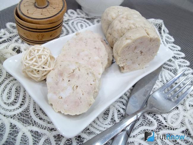 Готовая домашняя куриная колбаса с желатином