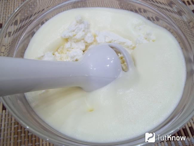 Творог с яйцами взбит блендером