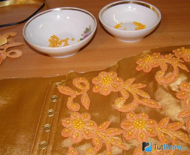 Декорирование лифа бисером