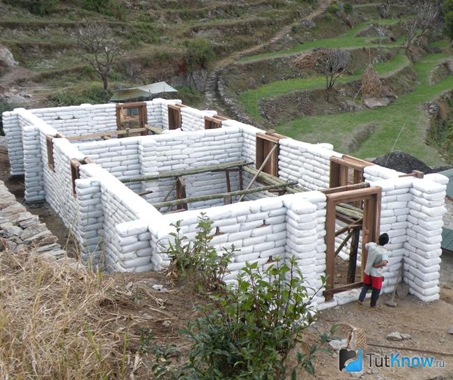 Строительство дома по технологии Earthships