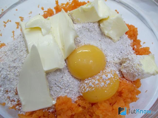 К продуктам добавлено размягченное сливочное масло
