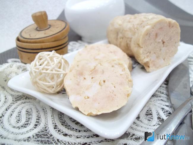 Готовая домашняя куриная колбаса с желатином
