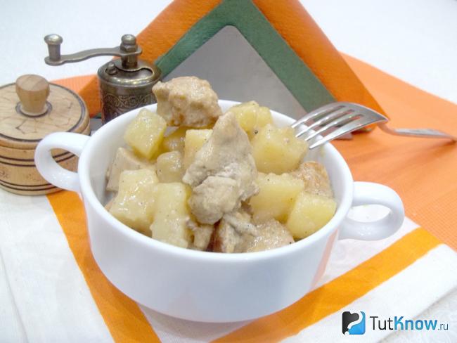 Готовая картошка тушеная с курицей