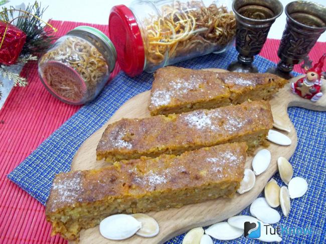Готовый тыквенный кекс с манкой и овсянкой без муки