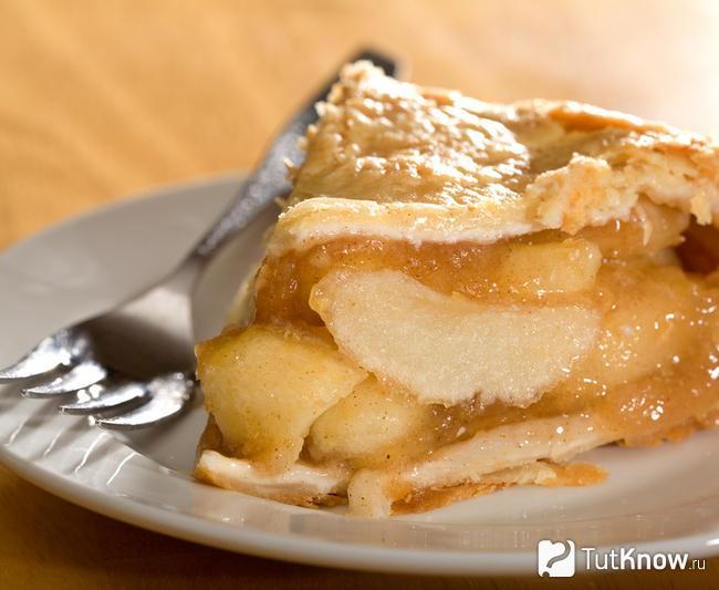 Шарлотка с кафрской сливой