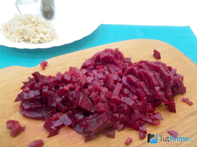 Свекла отварена, очищена и нарезана кусочками
