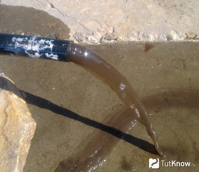 Вода с илом из скважины