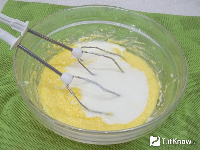 Продукты снова взбиты и налито молоко