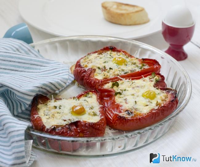 Перец с творогом и яйцом