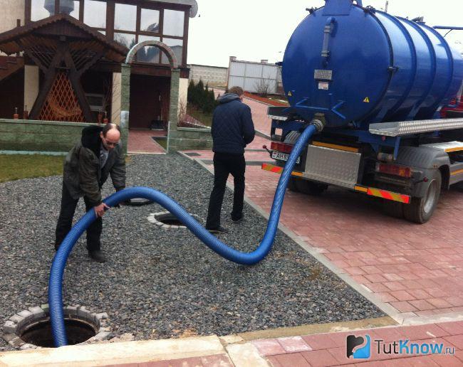 Очистка выгребной ямы