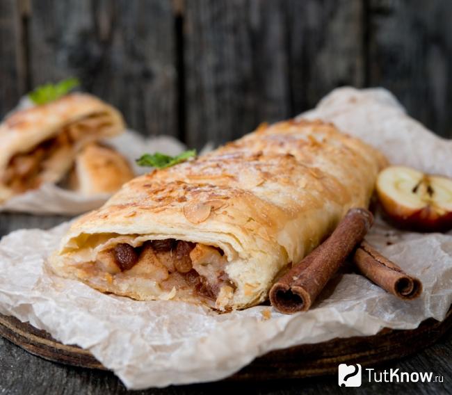 Штрудель с яблоками и корицей