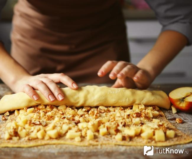 Приготовление штруделя с яблоками