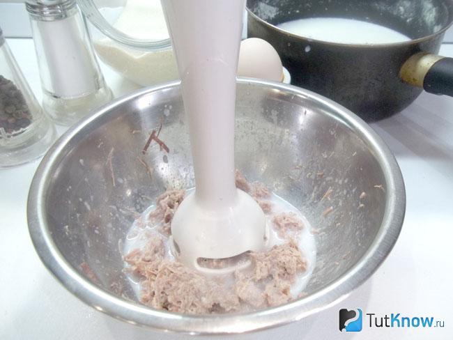 Мясо взбито блендером