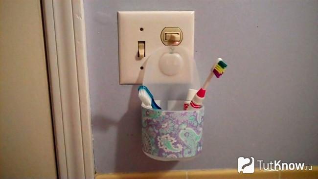 Стаканчик для зубных щёток из флакона от шампуня