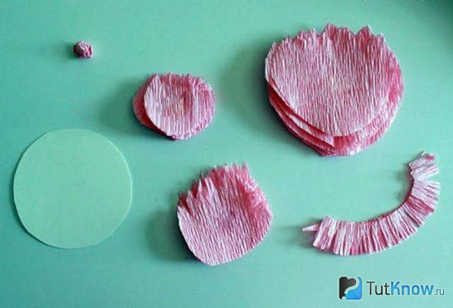 Заготовки из гофрированной бумаги для создания свадебных цветов