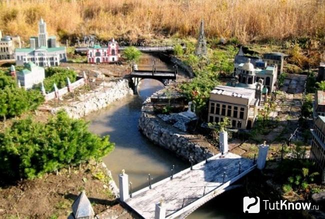 Город в миниатюре на общем плане